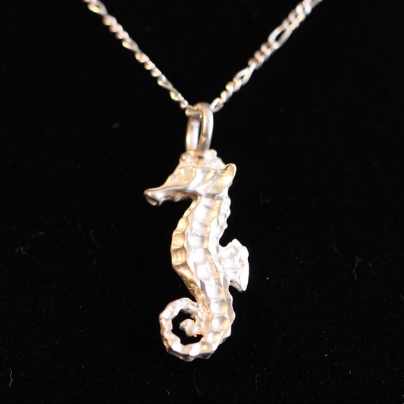 Sterling Silver seahorse necklace (SN0004) - Picture 2 of 10